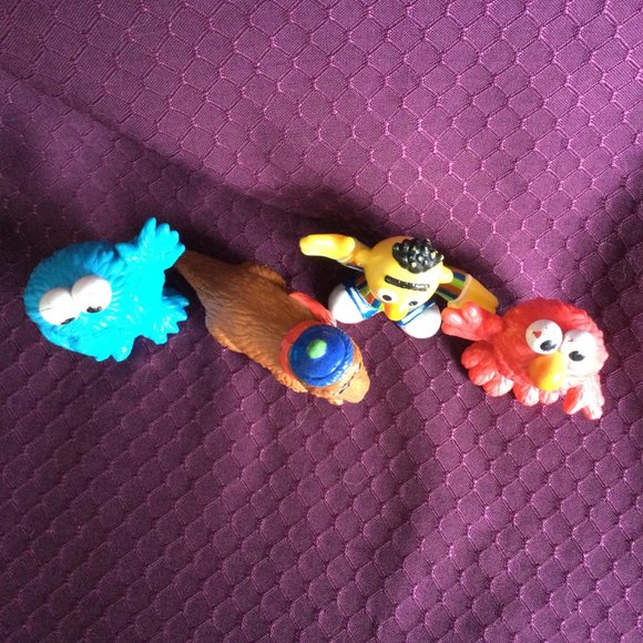 Lot 4 Sesame Street Figures 2010 Hasbro Elmo Bert Cookie Snuffleupagous - Picture 4 of 6